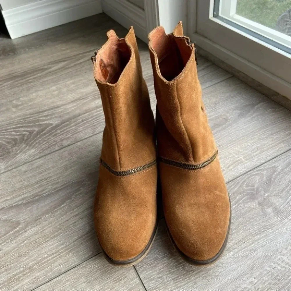 Suede Leather Zipper Western Ankle Boots Made in Portugal